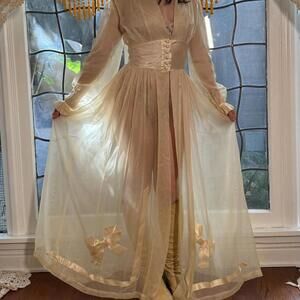 1930s Bow Appliqué Ivory Dressing Gown